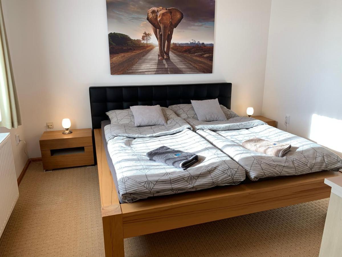 Apartman Tinasol โมชนมายารูวาร์ ภายนอก รูปภาพ